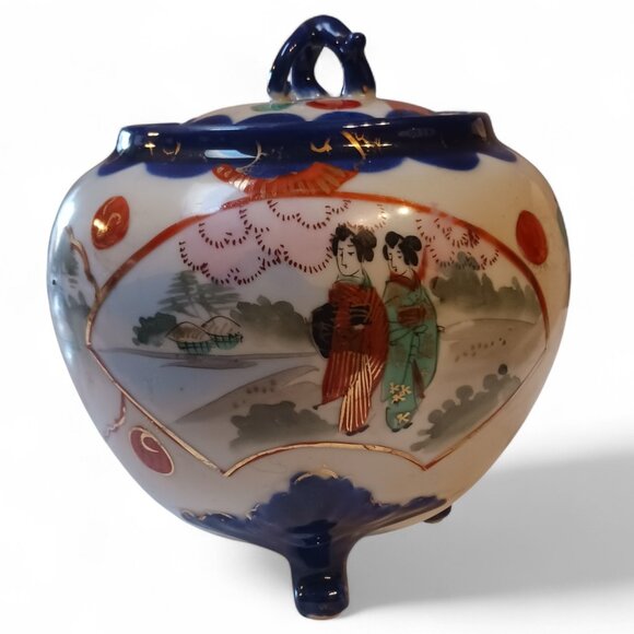 Vintage Japanese Kutani Lidded Jar – Hand Painted, Gilded, 3-Footed c.1920s–40s - Picture 7 of 16